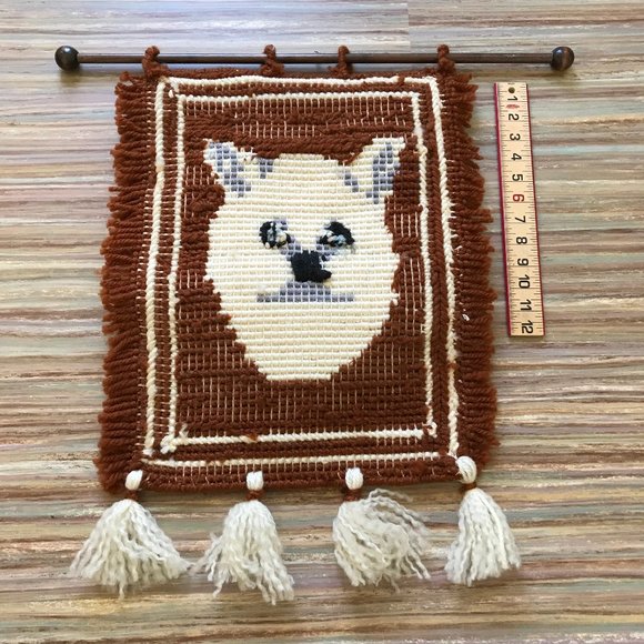 Hand Woven & Latch Hooked Tapestry Wall Hanging Vintage Polar Bear? Dog? 16x24" - Picture 7 of 7